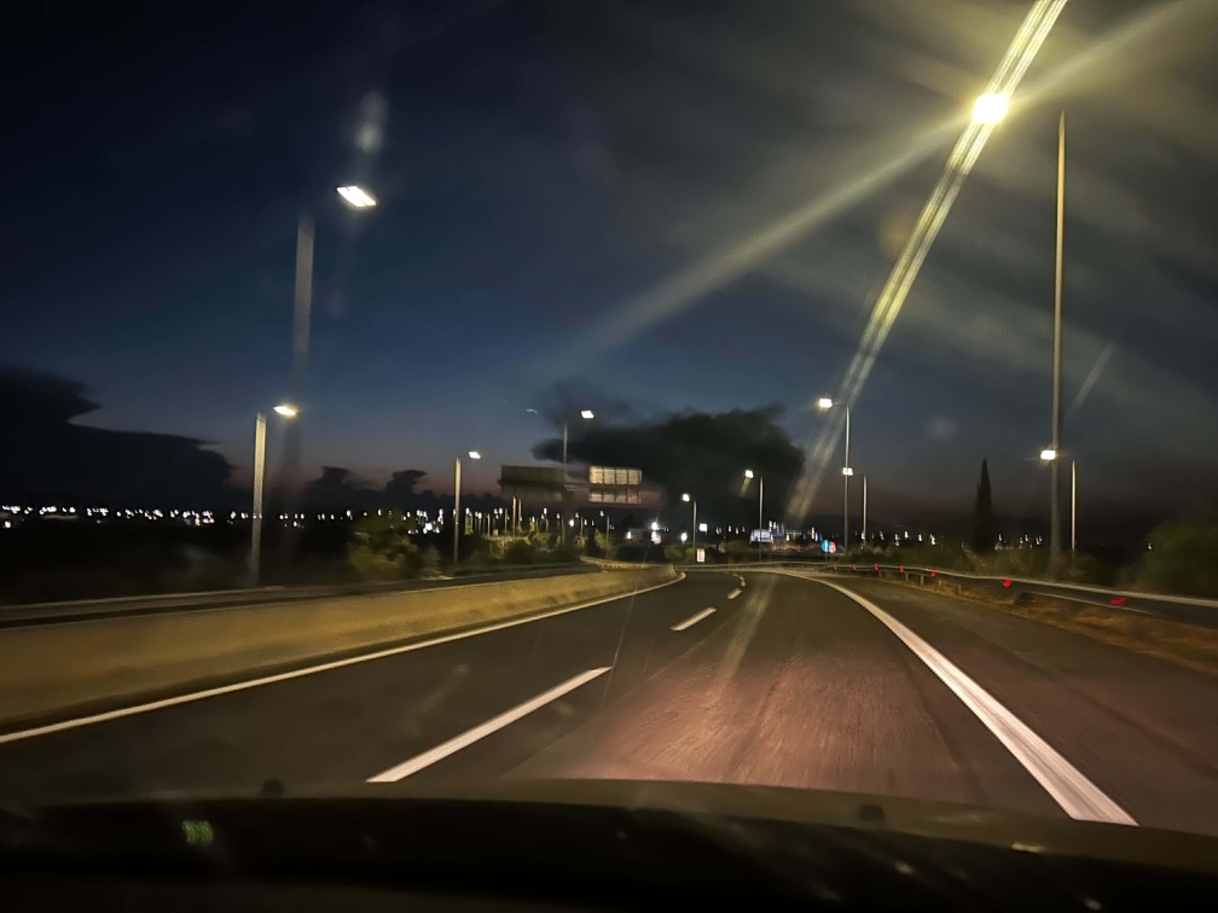 Καλύτερη η εικόνα της φωτιάς σε εργοστάσιο με πλαστικά στη Λάρισα: Ήχησε το 112 για τους καπνούς, δείτε βίντεο