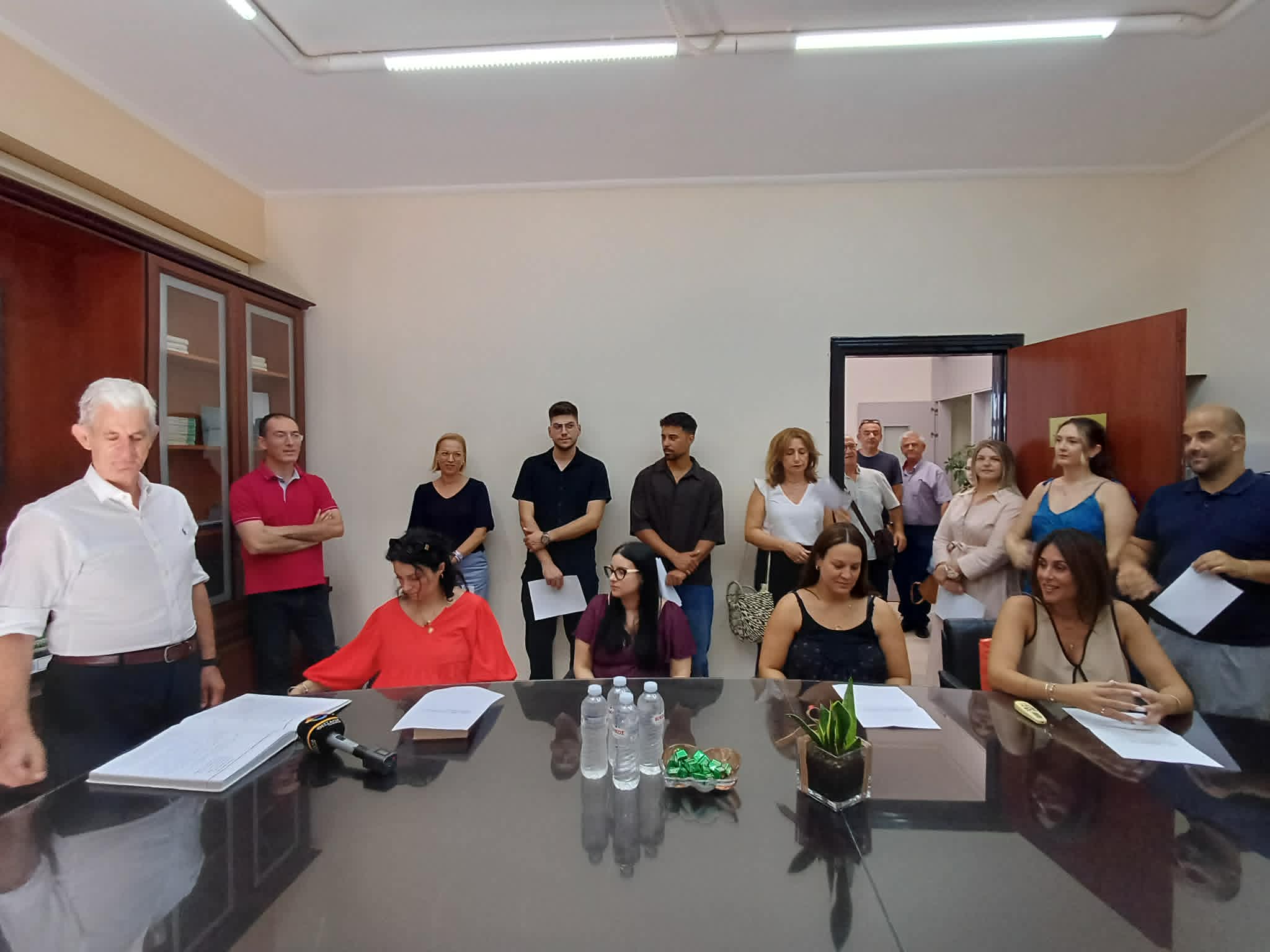 Ορκίστηκαν στα γραφεία της Δευτεροβάθμιας Λάρισας οι νεοδιόριστοι εκπαιδευτικοί (ΦΩΤΟ+video)