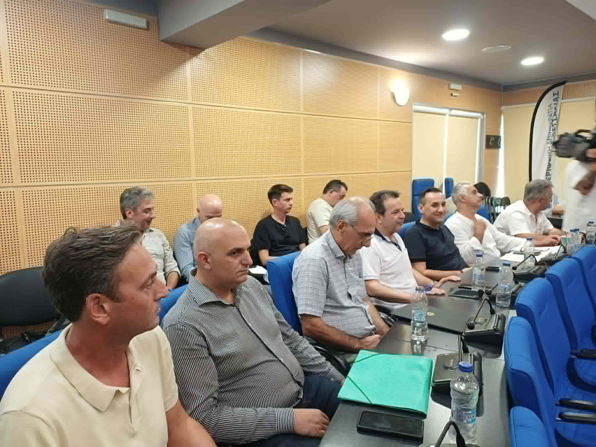 Συγγενείς θυμάτων των Τεμπών ζητούν εξηγήσεις από  Αγοραστό για το μπάζωμα στο περιφερeιακό συμβούλιο  (ΦΩΤΟ)