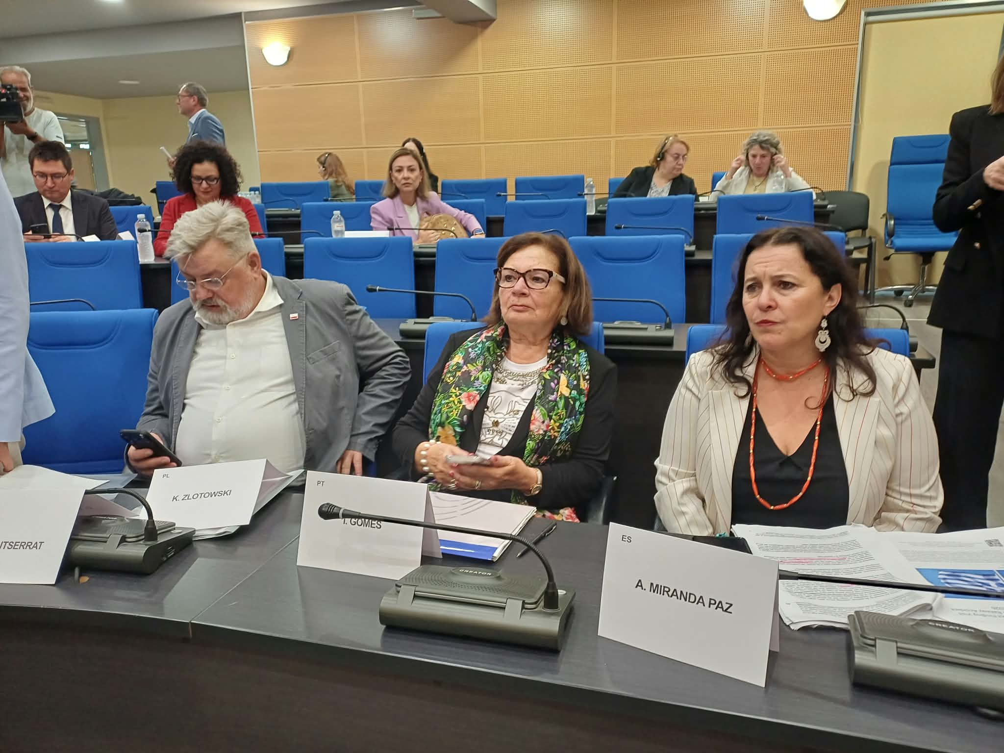 Κλειστή σύσκεψη στην περιφέρεια του Κουρέτα με τους ευρωβουλευτές (ΦΩΤΟ)