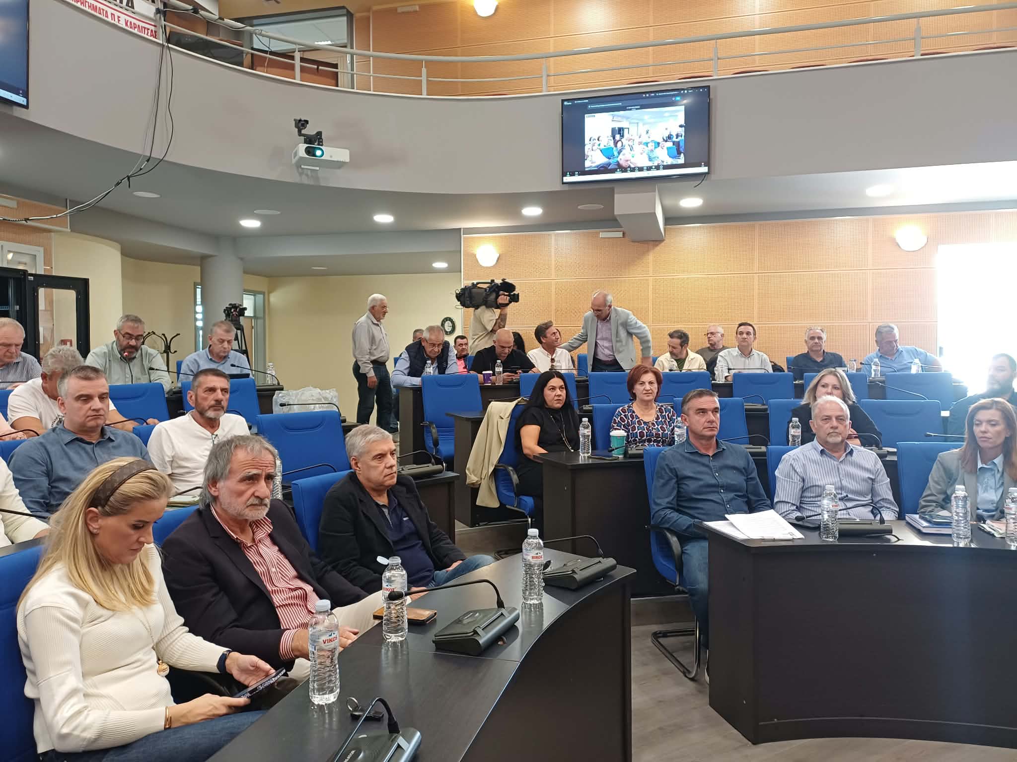 «Σε ομηρία» 57 εργαζόμενες στην καθαριότητα σε Τρίκαλα και Καρδίτσα – Παρέμβαση στο Περιφερειακό Συμβούλιο