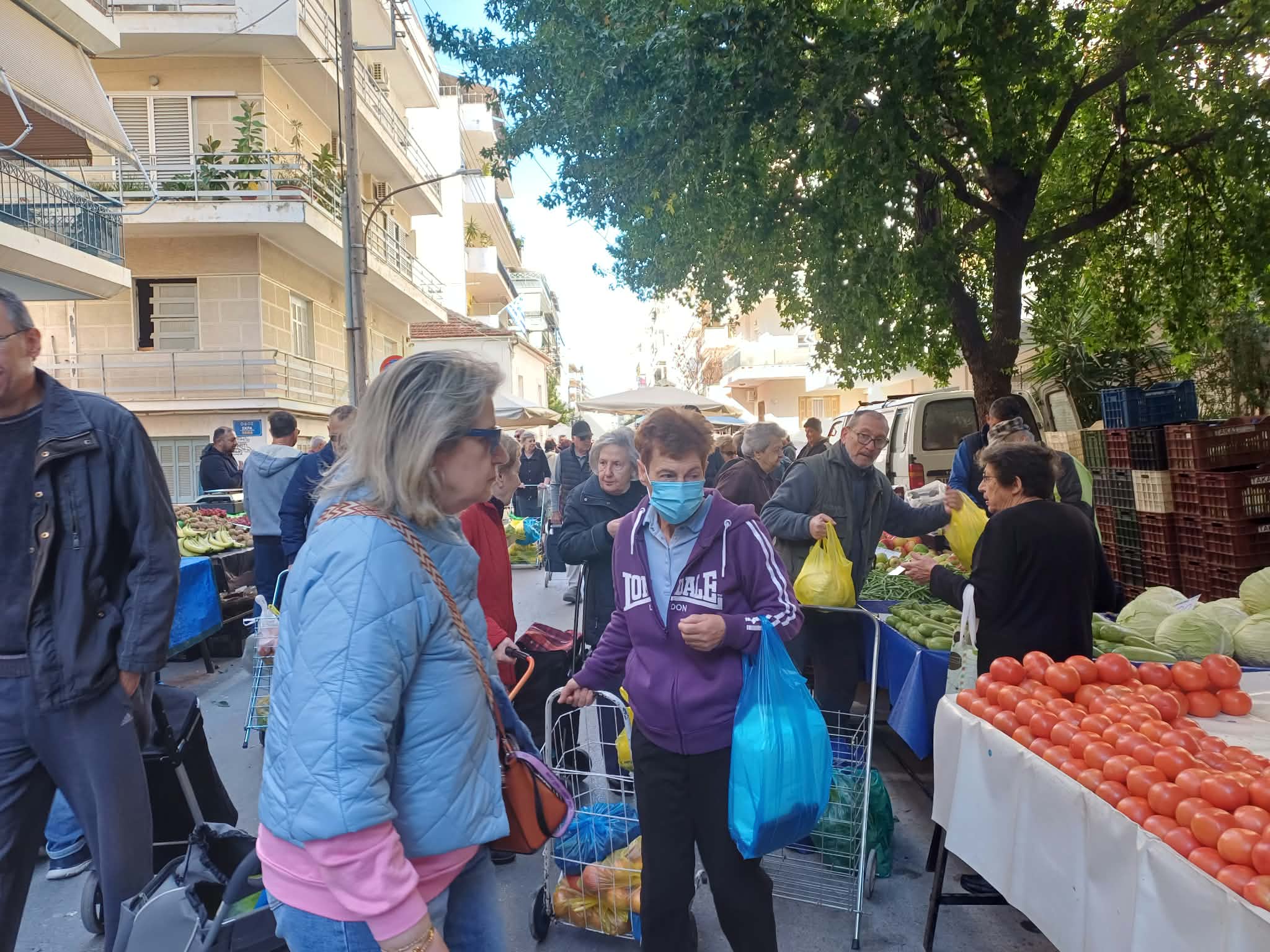 Λαϊκή αγορά Λάρισας: Μισθοί και συντάξεις φτάνουν για τις πρώτες 15 ημέρες – Επανήλθε το «τεφτέρι»