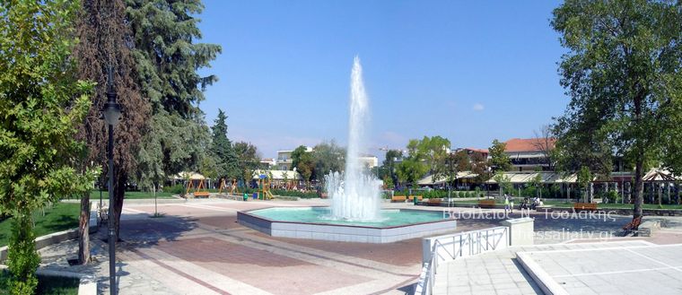 Οι πλατείες Νεάπολης και Νέας Πολιτείας της Λάρισας
