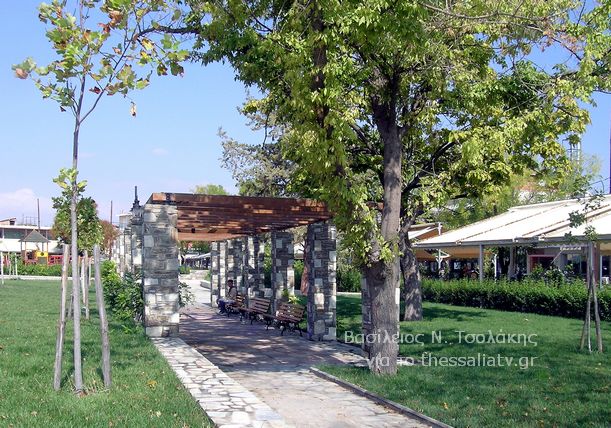 Οι πλατείες Νεάπολης και Νέας Πολιτείας της Λάρισας
